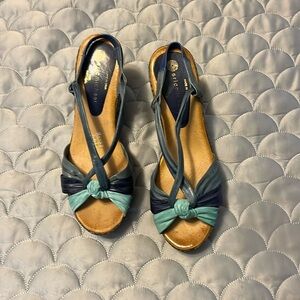 Blue & tan size 9.5 Eric Michael wedges